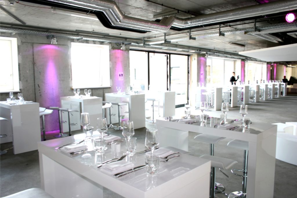 Event-Möbel: Loungemöbel für Ihr Event mieten - brueclentisch mieten 1024x682 brueclentisch mieten 1024x682
