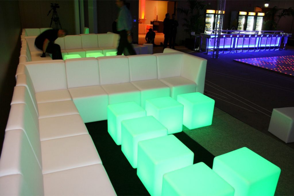 Edel: Die White Lounge für Ihr Event - ecksofas mieten 1024x683 ecksofas mieten 1024x683