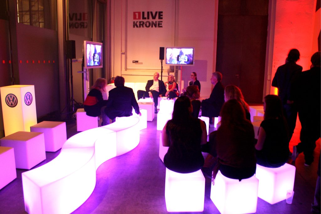 Impressionen: Unsere Highlights - led moebel lounge 1 1024x682 led moebel lounge 1 1024x682