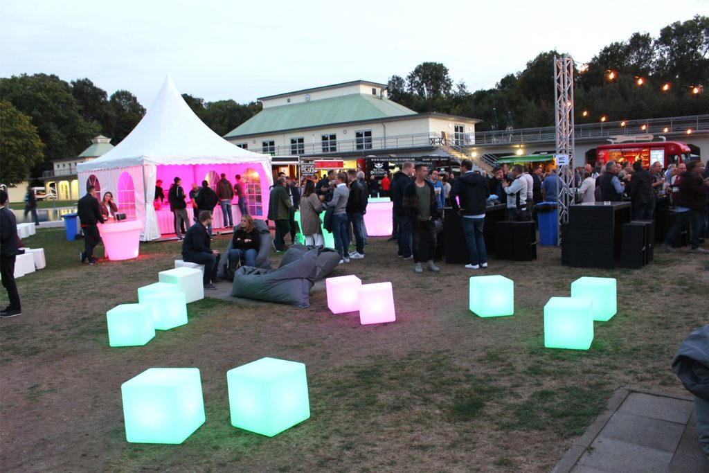 Impressionen: Unsere Highlights - led sitzwuerfel mieten 2 1024x683 led sitzwuerfel mieten 2 1024x683