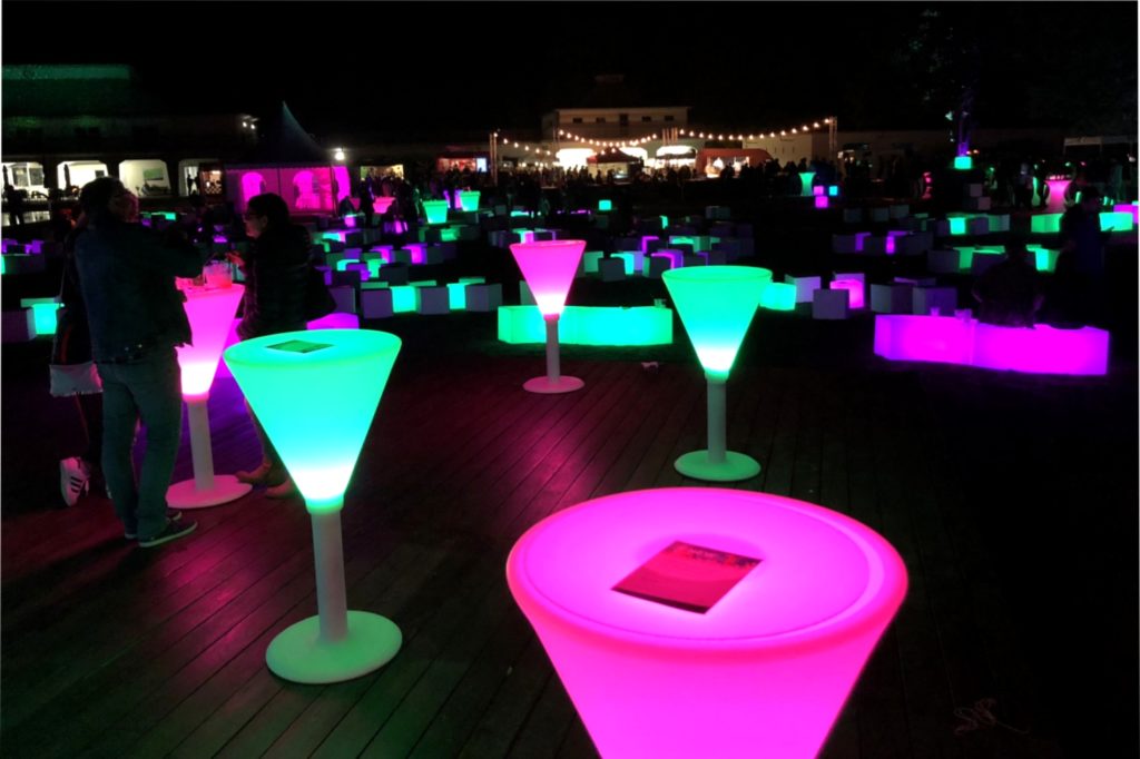 Party- Loungemöbel - led stehtisch outdoor 1024x682 led stehtisch outdoor 1024x682