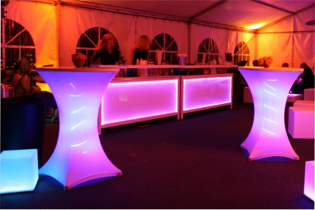 LED-Loungemöbel für Events mieten - stehtisch mit husse 1 1024x682 stehtisch mit husse 1 1024x682