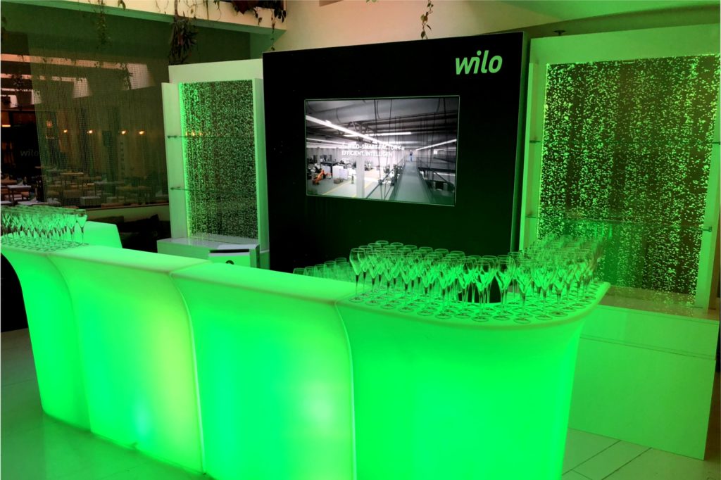 LED-Loungemöbel für Events mieten - wasserwand lounge mieten 1 1024x682 wasserwand lounge mieten 1 1024x682
