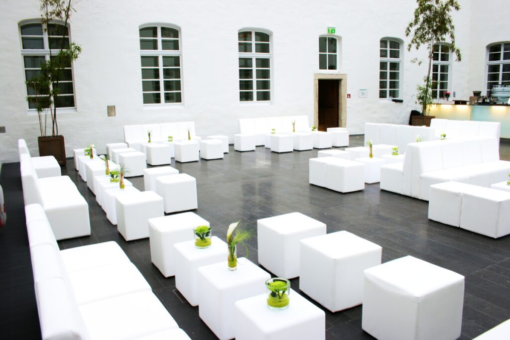 Lounge Sofas mieten für Veranstaltungen - weisse loungemoebel mieten 1 1024x683 weisse loungemoebel mieten 1 1024x683